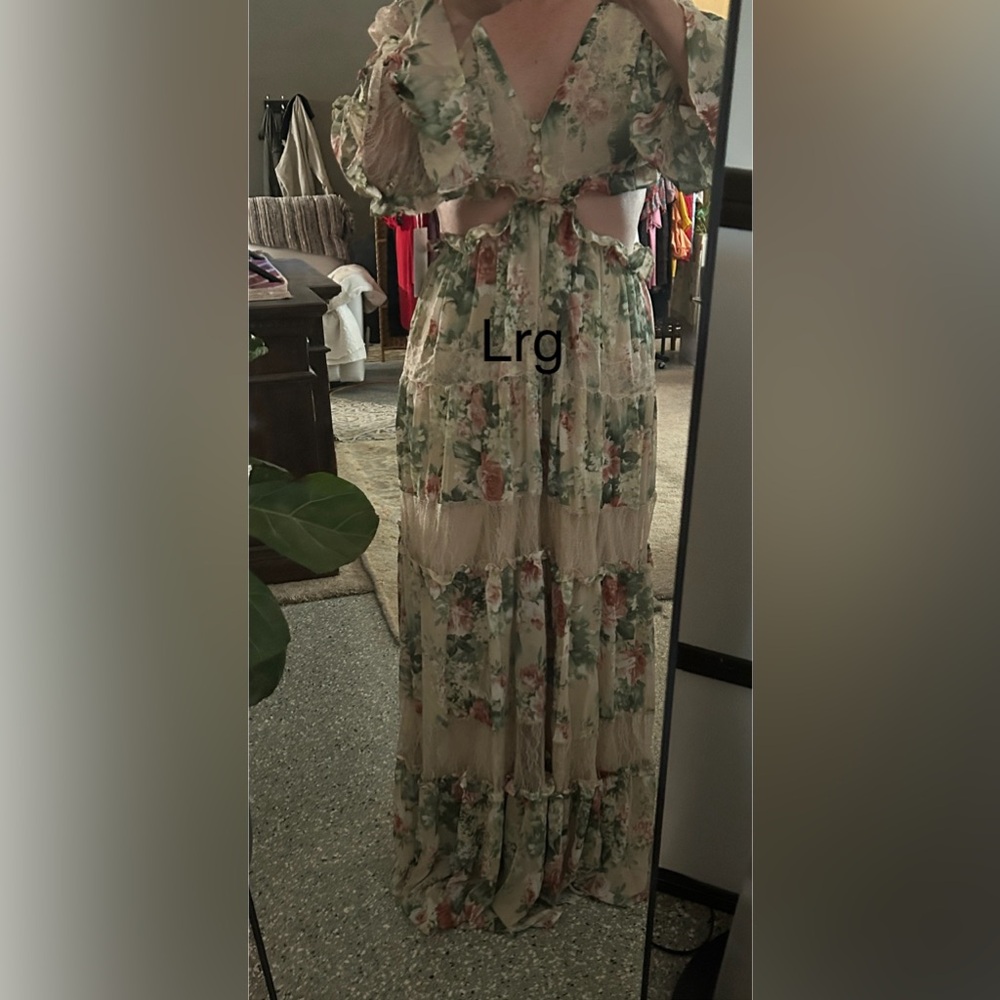 Floral Maxi Tiered Boho Dress.Cut Out & Ruffle/Lace Long Sleeves.NWT - Host Pick - Picture 10 of 13
